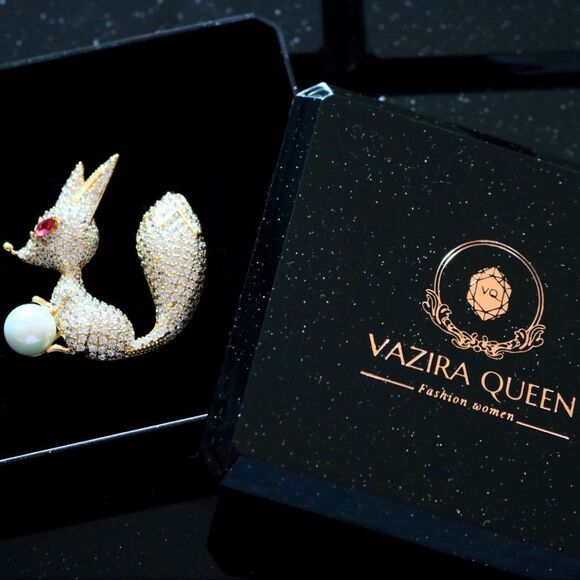 VQ Elephant Brooch - Picture 6 of 7
